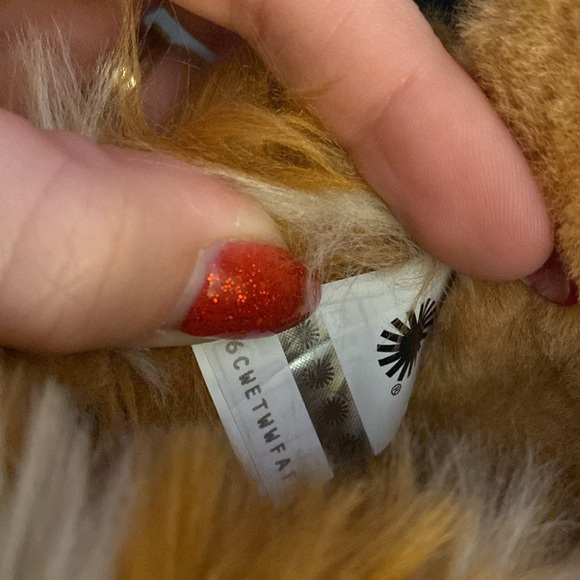 NIB UGG oh yeah “limited edition spots” natural - Picture 14 of 14